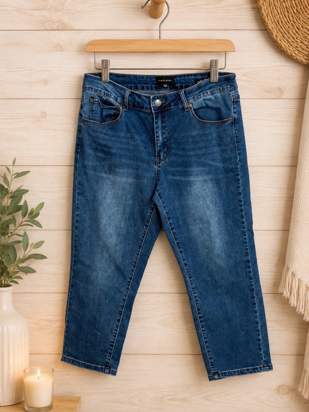 Tahari Hannah Midrise Capri Blue Denim Jeans Size 12